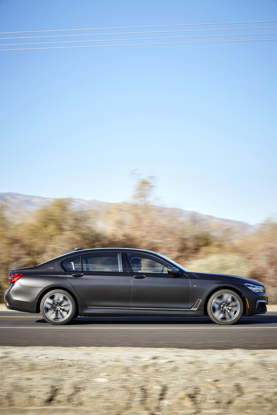  BMW M760i xDrive 2017 года  (NA) (фото 33 из 154)